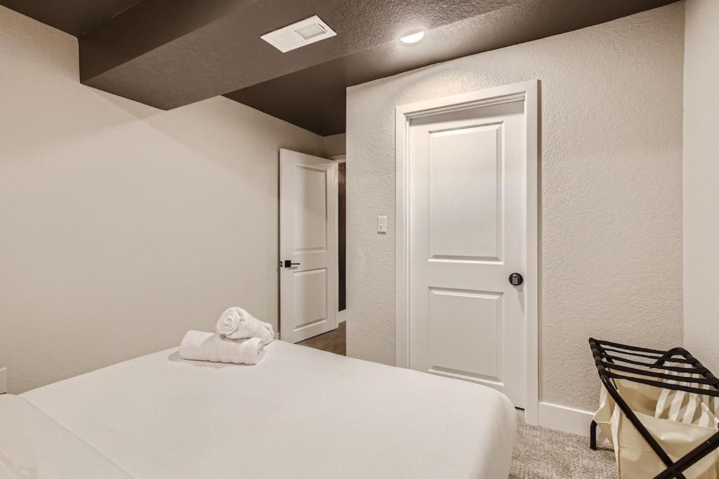 Heights Hideaway - Great Location - Game And Movie Room Westminster Extérieur photo